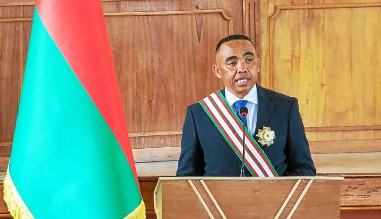 Le colonel Michaël Randrianirina